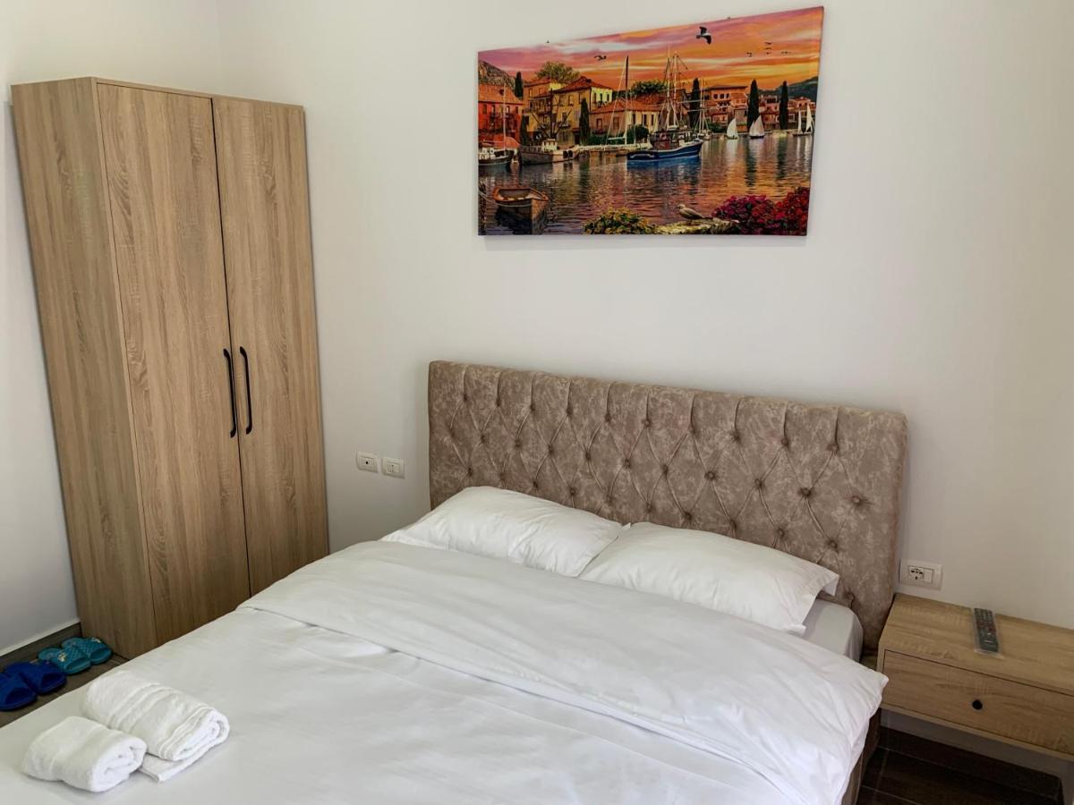Hotel Restaurant Deso Shijak Luaran gambar