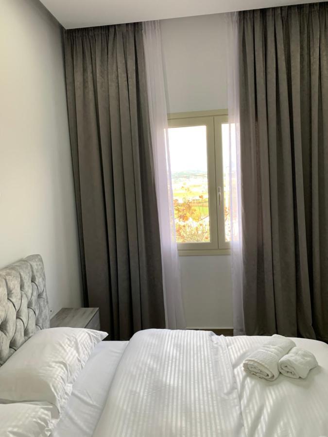 Hotel Restaurant Deso Shijak Luaran gambar