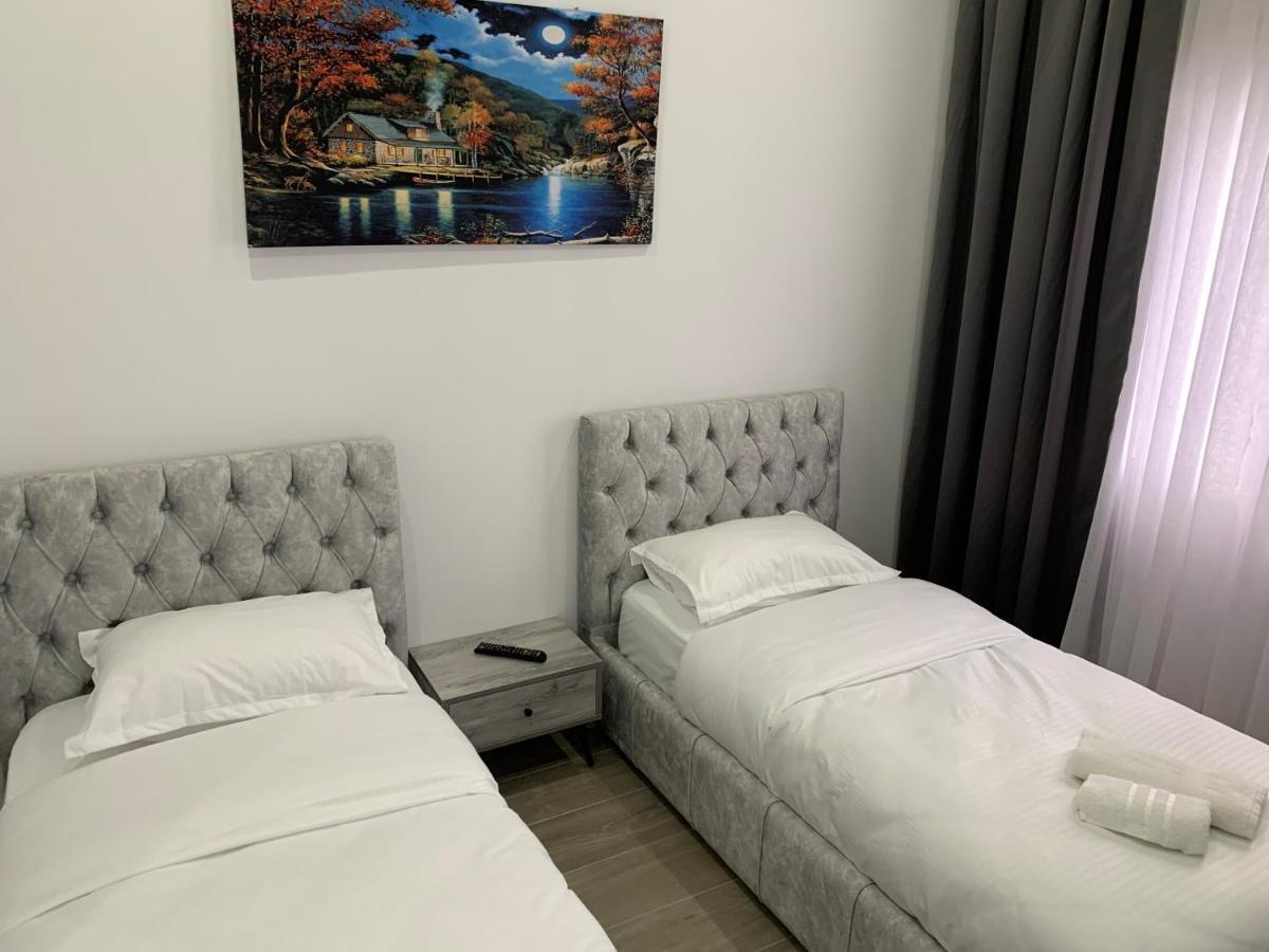 Hotel Restaurant Deso Shijak Luaran gambar