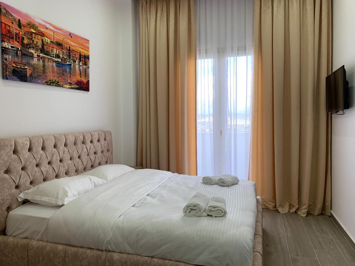 Hotel Restaurant Deso Shijak Luaran gambar
