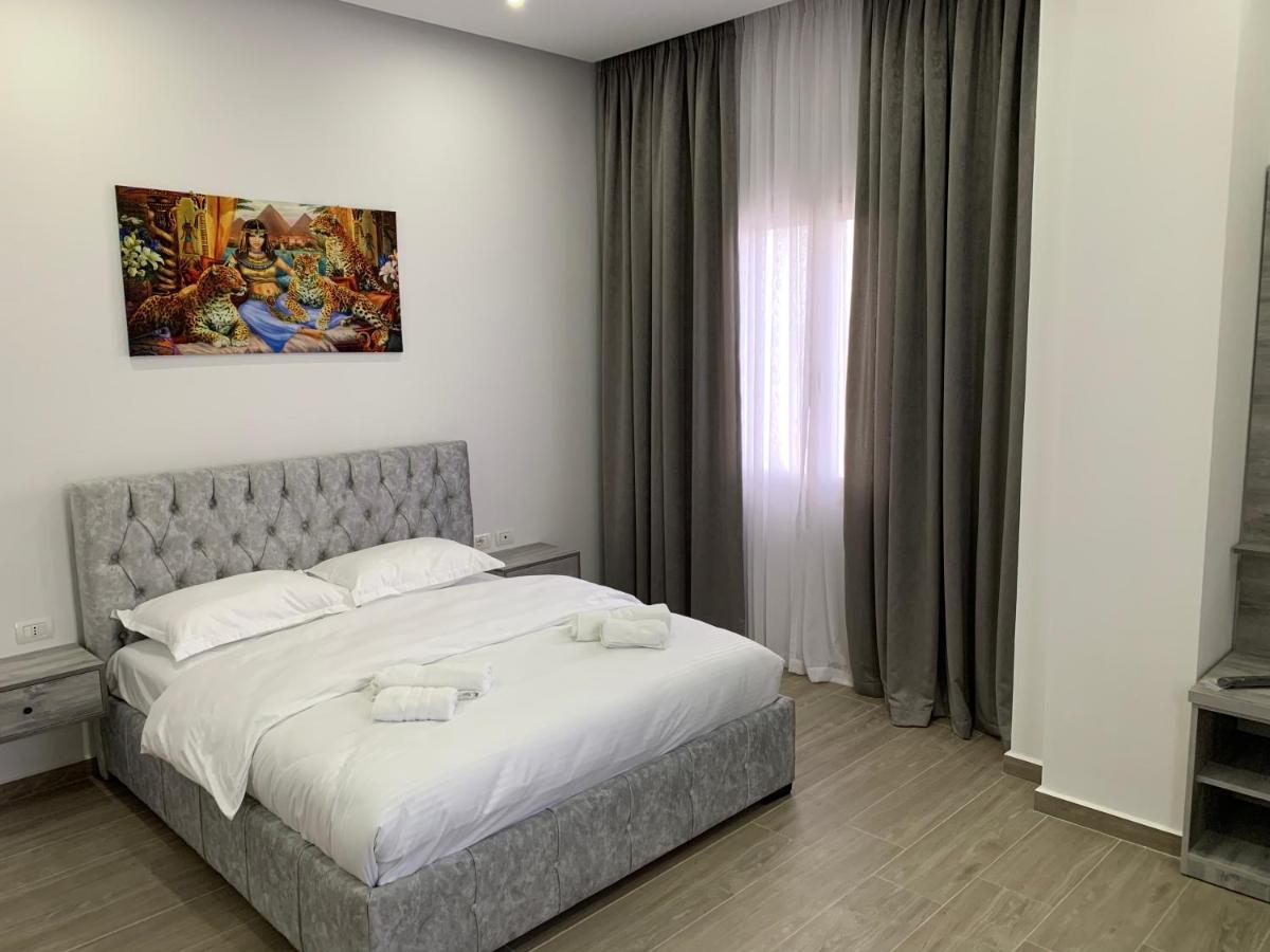 Hotel Restaurant Deso Shijak Luaran gambar